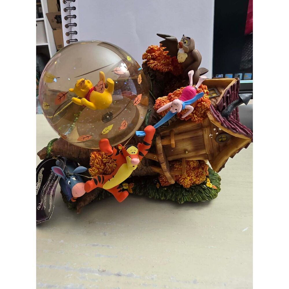 Disney Winnie the Pooh Blustery Day Musical Snow Globe Tigger Piglet Owl Eeyore